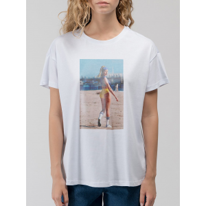 Tricou Fată cu o dispoziție de antrenament cu cercei de perle